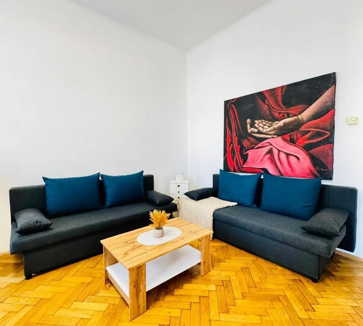 Affordable 1Br & 1Lr Apt, 7 Min To Westbahnhof Vienna Apartment