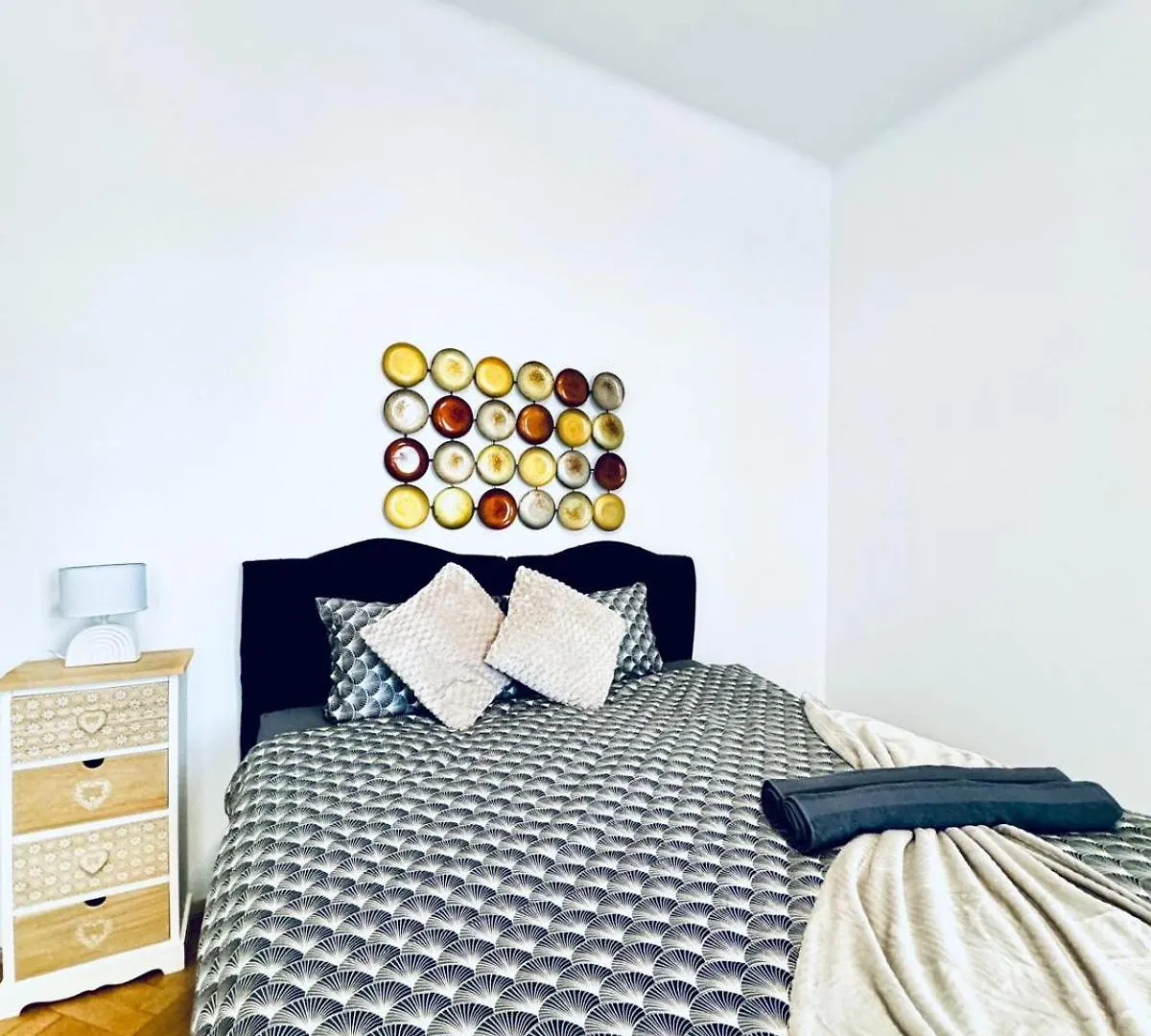 Apartment Affordable 1Br & 1Lr Apt, 7 Min To Westbahnhof Vienna Austria