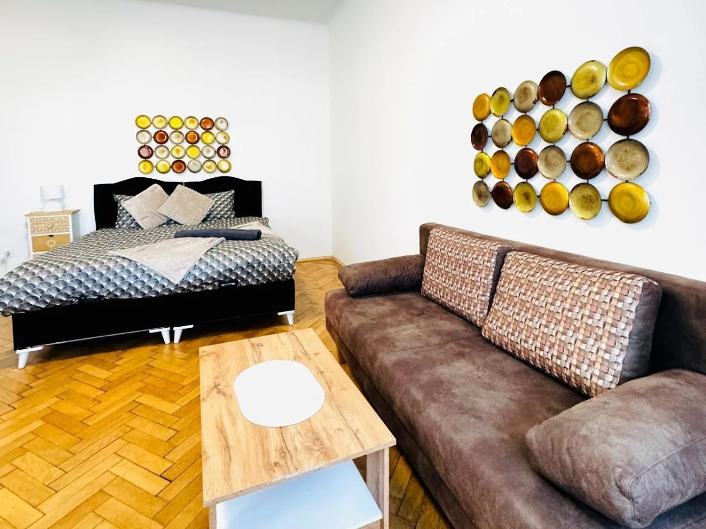 Apartment Affordable 1Br & 1Lr Apt, 7 Min To Westbahnhof Vienna Austria