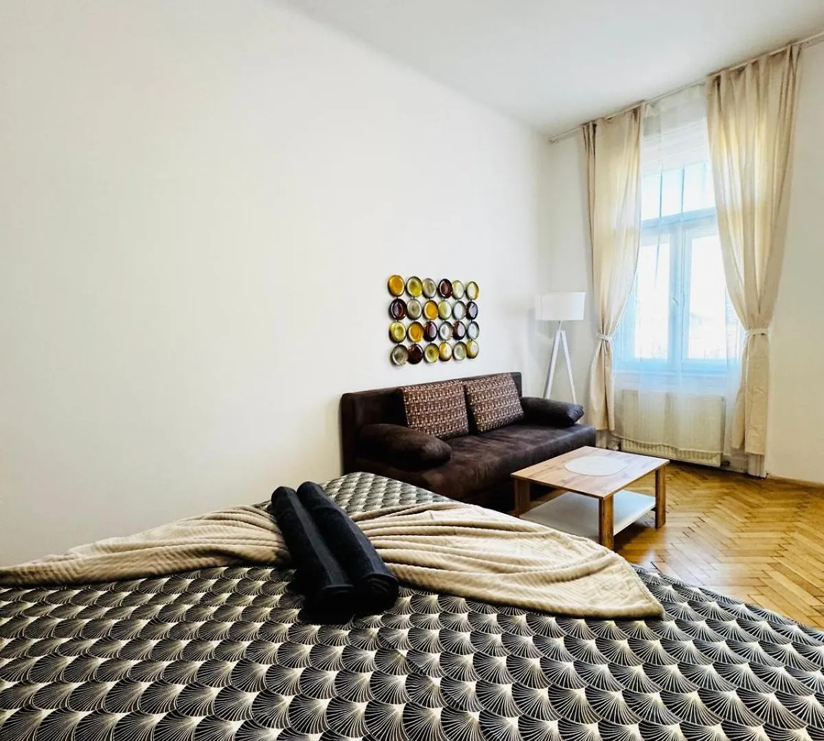 Affordable 1Br & 1Lr Apt, 7 Min To Westbahnhof Vienna Austria