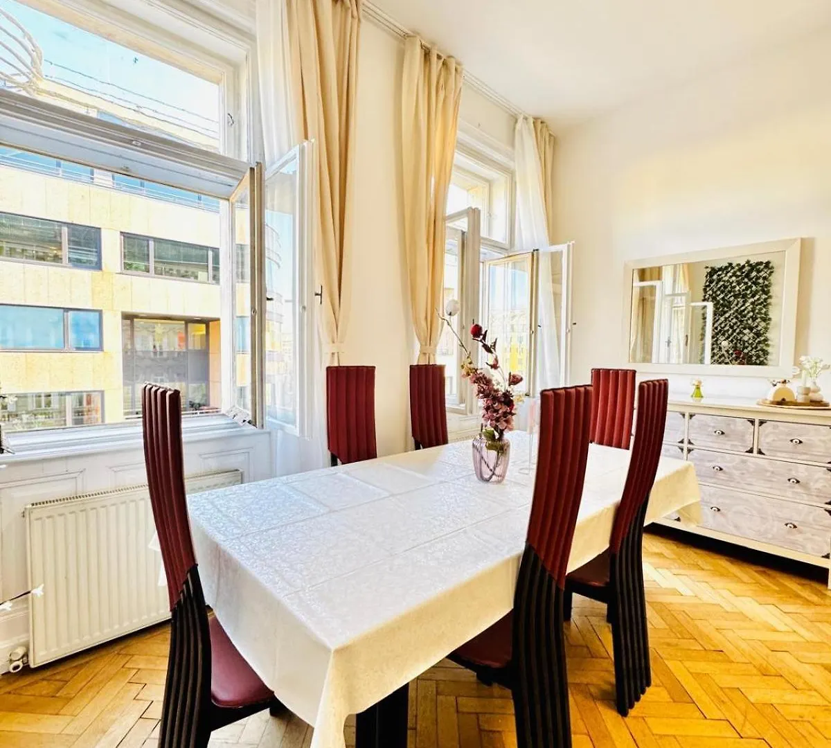Affordable 1Br & 1Lr Apt, 7 Min To Westbahnhof Vienna Apartment