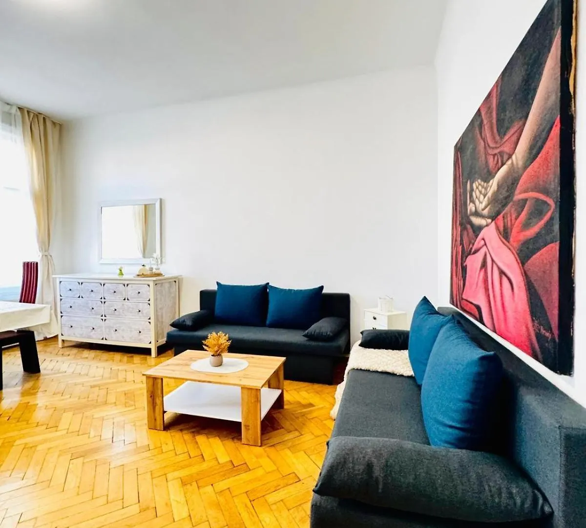 Affordable 1Br & 1Lr Apt, 7 Min To Westbahnhof Vienna Apartment