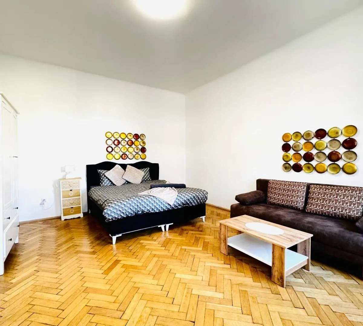 Affordable 1Br & 1Lr Apt, 7 Min To Westbahnhof Vienna