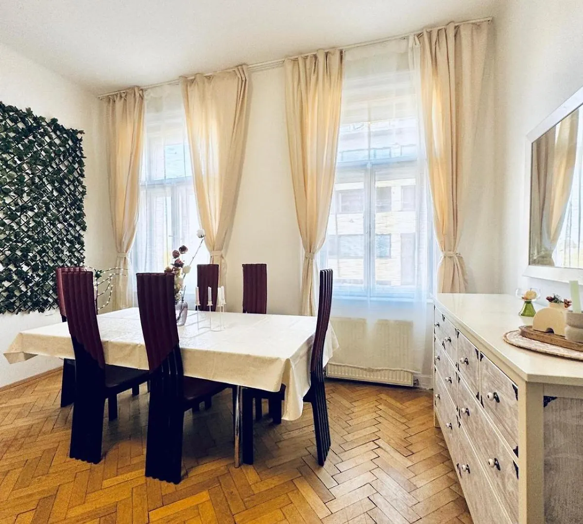 Affordable 1Br & 1Lr Apt, 7 Min To Westbahnhof Vienna Apartment