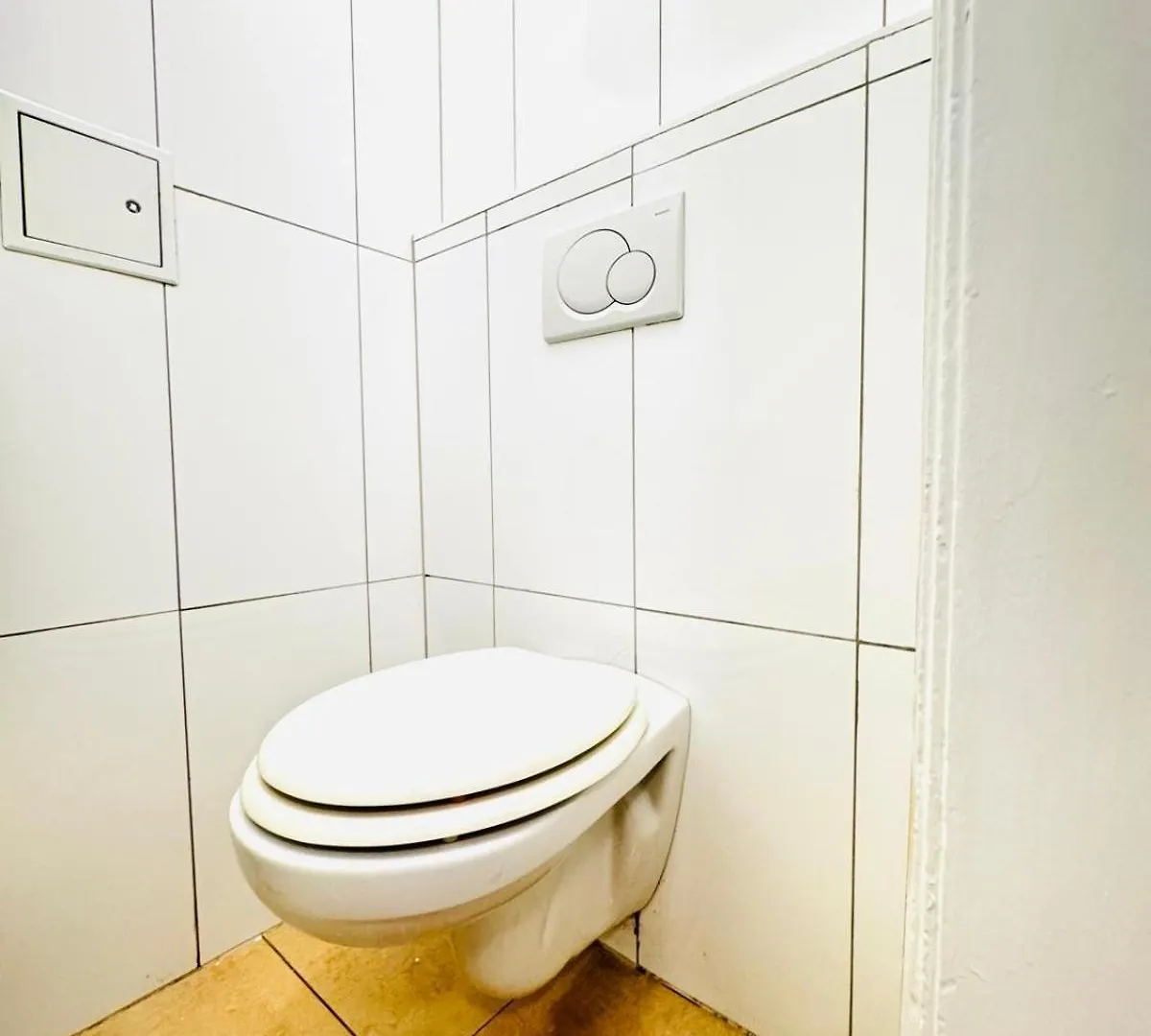 Affordable 1Br & 1Lr Apt, 7 Min To Westbahnhof Vienna