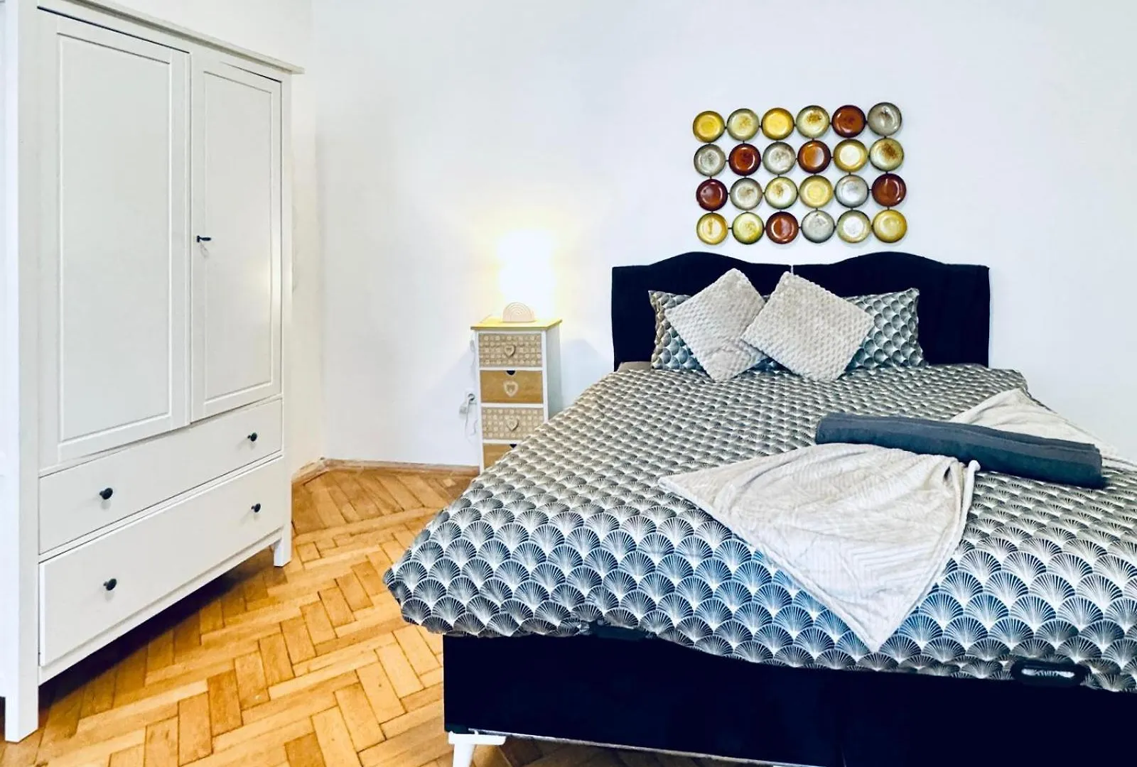Apartment Affordable 1Br & 1Lr Apt, 7 Min To Westbahnhof Vienna