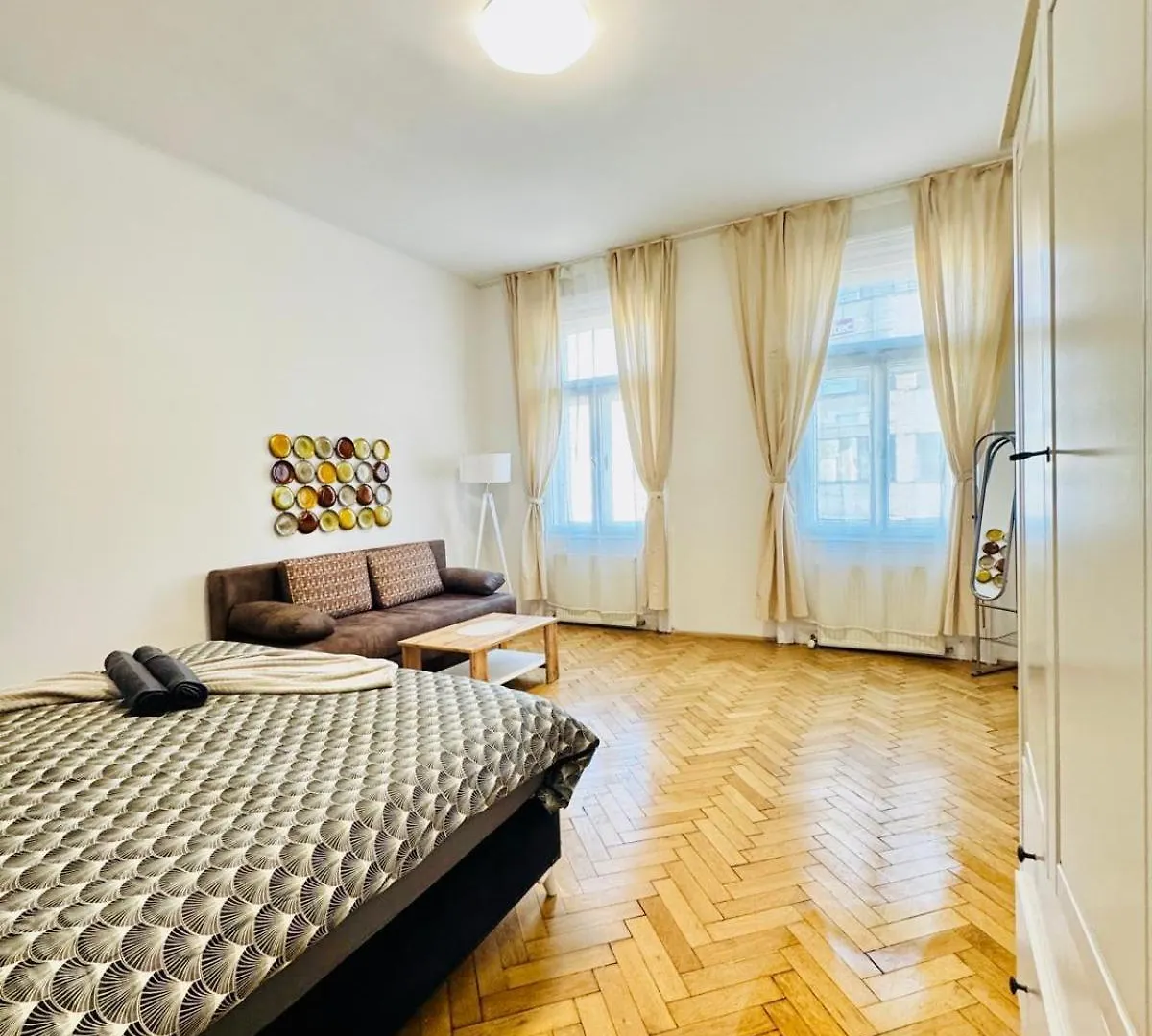 Apartment Affordable 1Br & 1Lr Apt, 7 Min To Westbahnhof Vienna