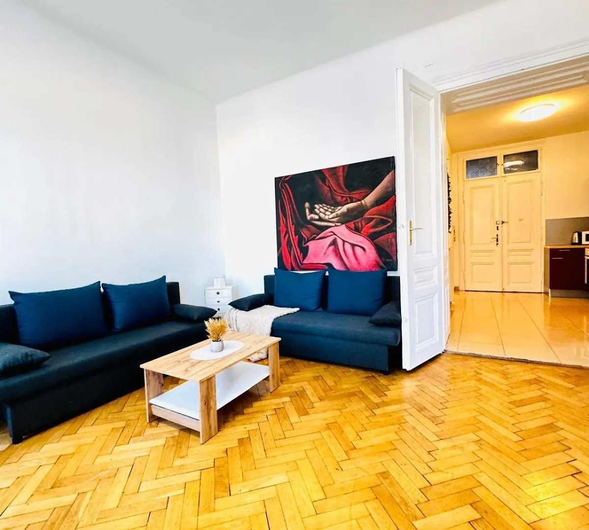 Affordable 1Br & 1Lr Apt, 7 Min To Westbahnhof Viyana Daire